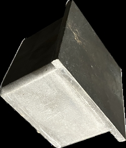 Lock för 70x70 mm ingjutningshylsa i 80x80x4 mm.