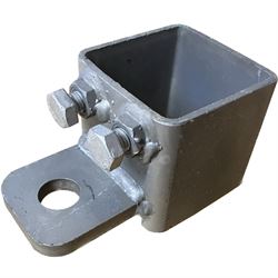 Höjningsbeslag med 1 flik för 70x70 mm stolpe