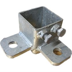 Lyftbeslag vinkel för 70x70 mm stolpe
