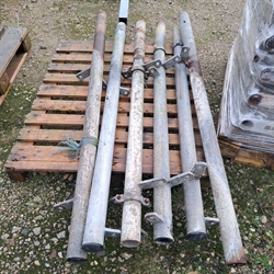 6 st. begagnade 2½" stolpar för ingjutning, längd: 1,75 m.