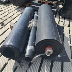 Restparti: 4 mm toppduk bredd: 1,80 m. Totalt: 21,4 m.