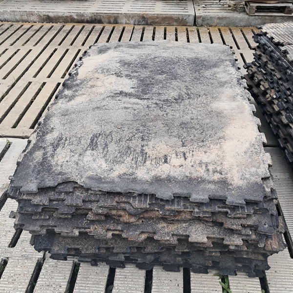 46 st. begagnade gummimattor 20 mm. 180x120 cm. 2:a sortering G101
