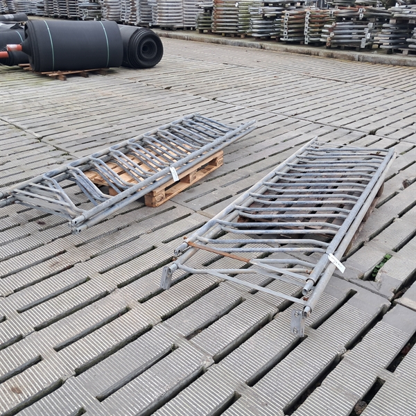 Begagnade snedgaller för kalvar, 6 st. längd: 2,48–2,58 m.
