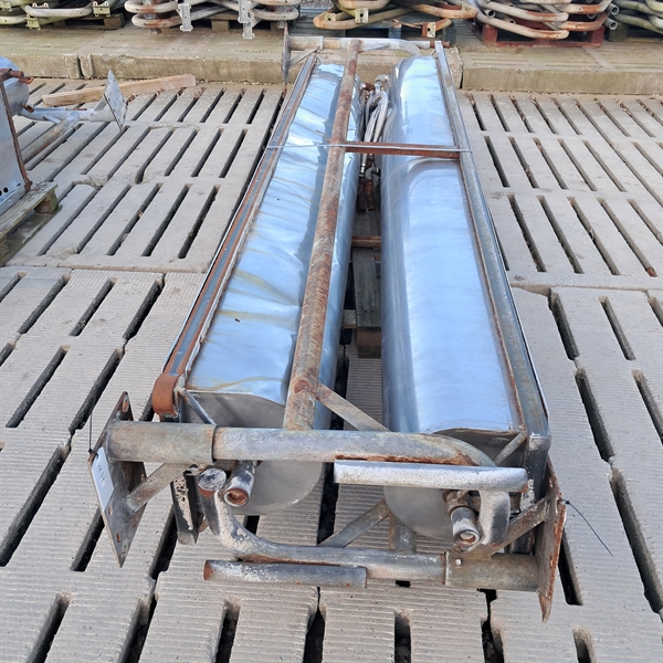 3 st. begagnade vippvattenkar för golv längd: 3 m Vk38