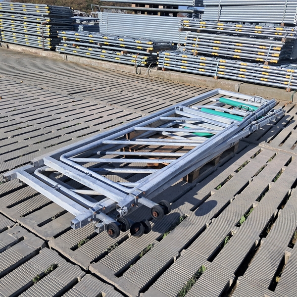 Begagnat Cow-welfare foderstaket i 60x60 mm med snedgaller, längd: 3,35–3,80 m L44