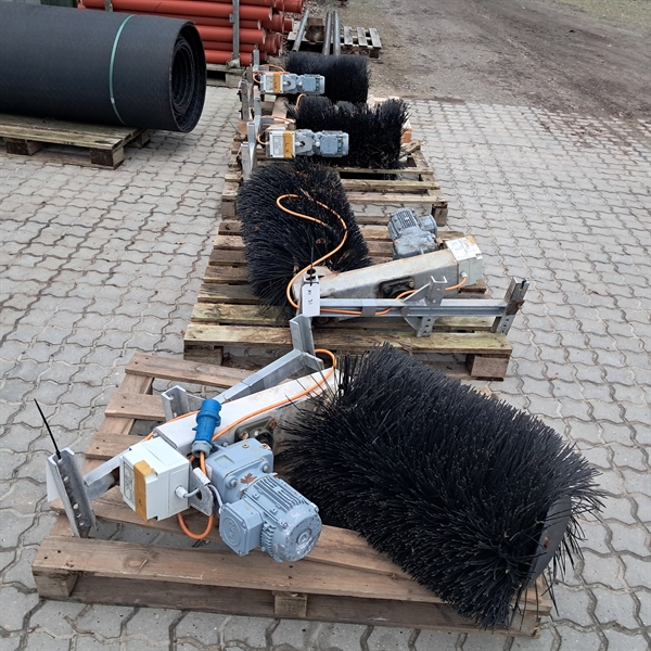 4 st. begagnade koborstar med motor, nr 31