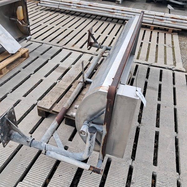 2 st. begagnade vippvattenkar för golv, längd: 2 m. VK70