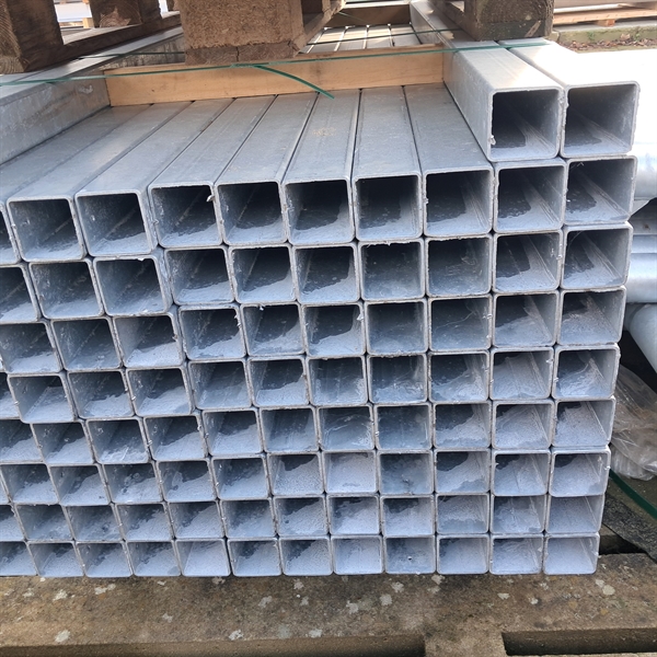 60x60x3 mm stolpe för nedgjutning, längd: 2 m.